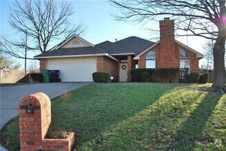 Building Photo - 2633 Bauer Dr