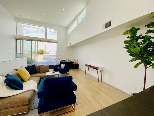 Foto del edificio - 8732 Venice Blvd