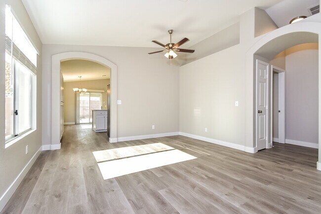 Building Photo - 7017 Desert Clover Ct