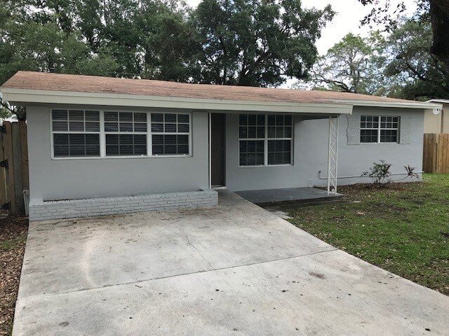 Building Photo - 4630 SW 25th Terrace