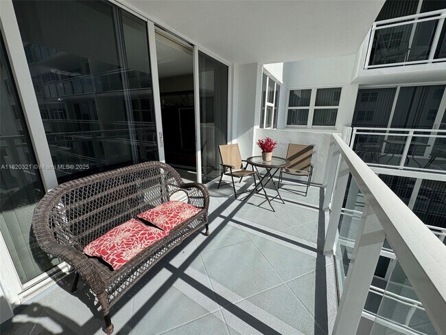 Foto del edificio - 2030 S Ocean Dr