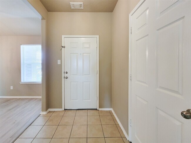 Foto del edificio - 2731 Trinity Glen Ln