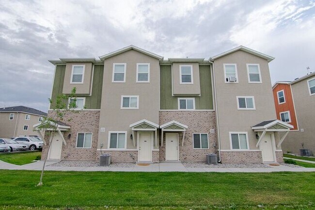 Building Photo - 644 N 130 E