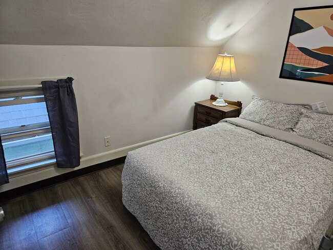 Building Photo - 619 End Ct