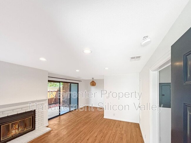 Building Photo - 1902 La Terrace Cir