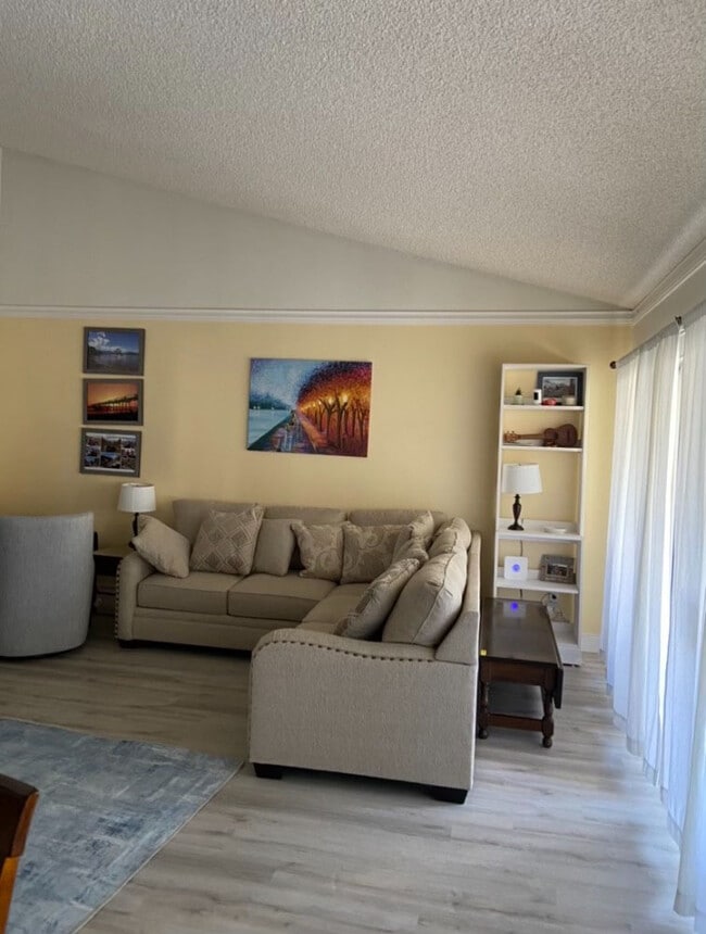 Building Photo - 902 Camino Real