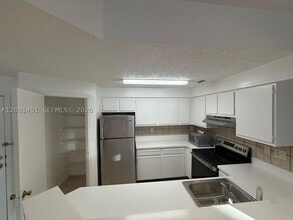 Building Photo - 2550 SW 18th Terrace