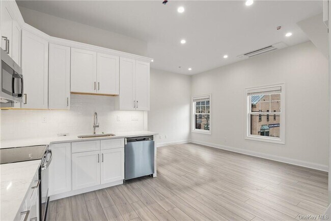 Foto del edificio - 225 Katonah Ave