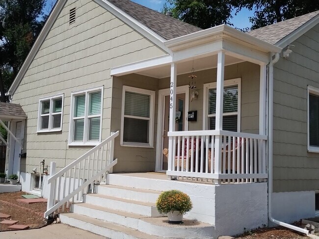 Building Photo - 2045 6th Ave