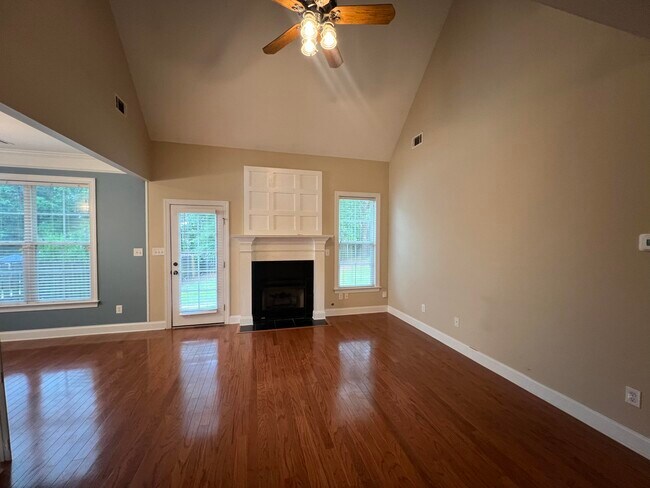 Building Photo - 1102 Highmoor Ln