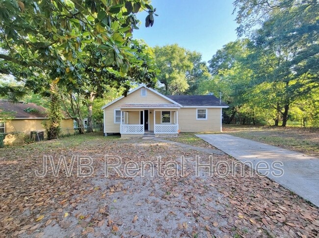 Building Photo - 8811 Eaton Ave