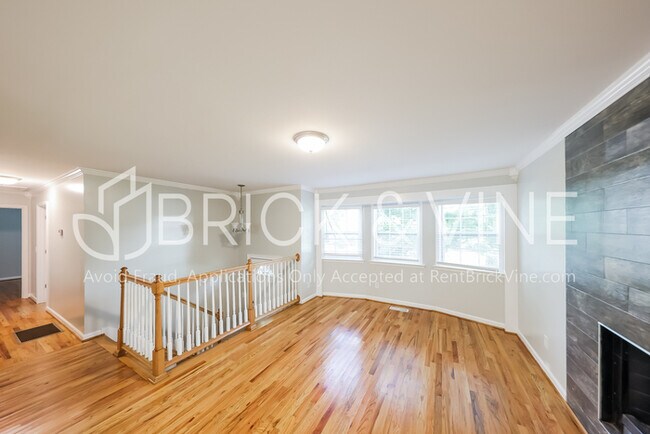 Foto del edificio - 5630 Dug Hollow Rd