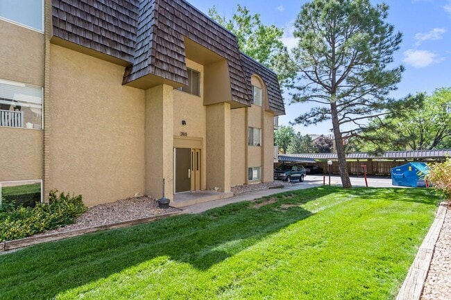 Building Photo - REDUCED PRICE + MOVE IN INCENTIVE! 2 bed /...