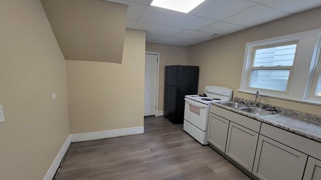 Building Photo - 699 Noble Ave