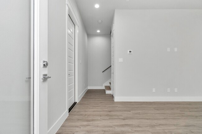 Foto del edificio - 5818 Burt St