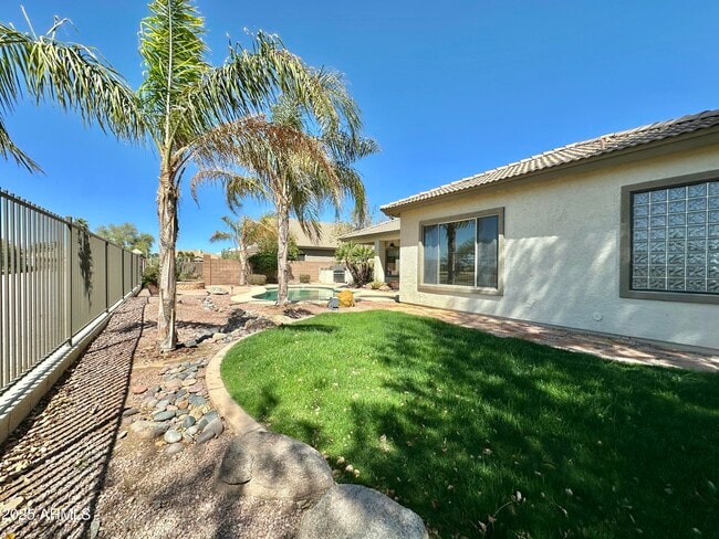Building Photo - 6562 S Crestview Dr
