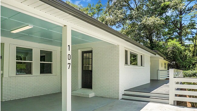 Foto del edificio - 107 Woodland Dr