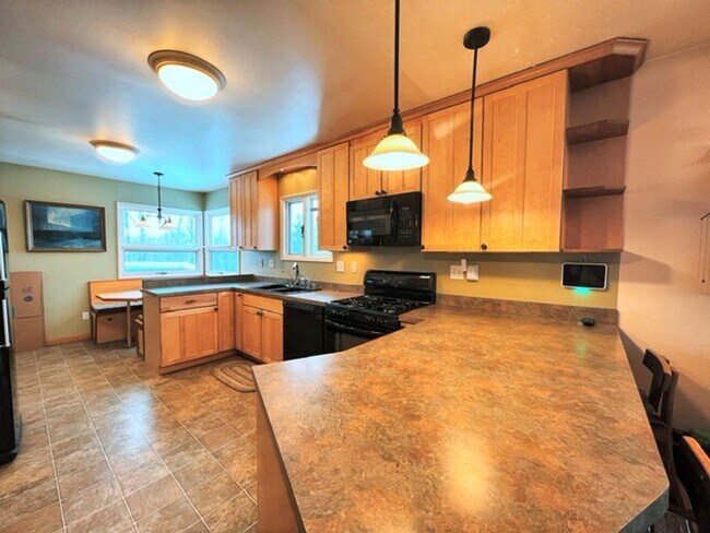 Foto del edificio - Spacious Midtown Two Bedroom with Utilitie...