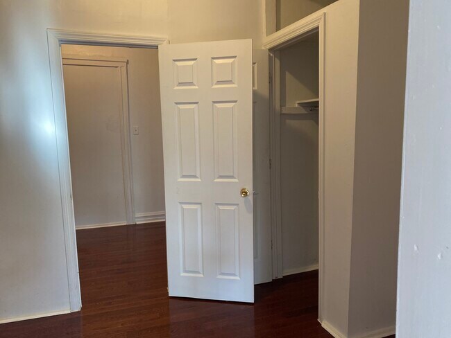 Building Photo - 525 47th St