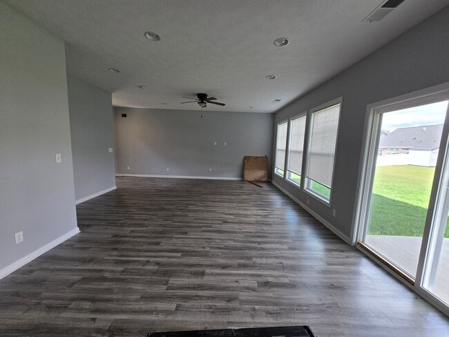 Building Photo - 3 Bed, 2.5 Bath Home in a Great Neighborhood!