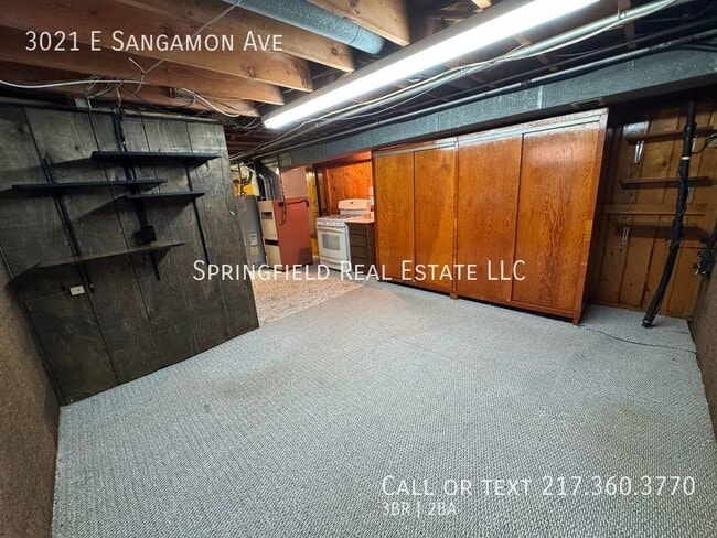Building Photo - 3021 E Sangamon Ave