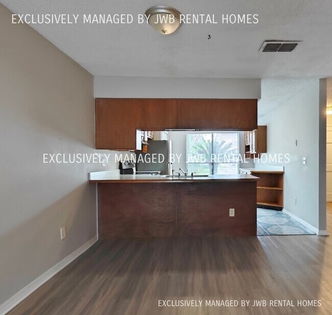 Building Photo - 5622 Bennington Dr
