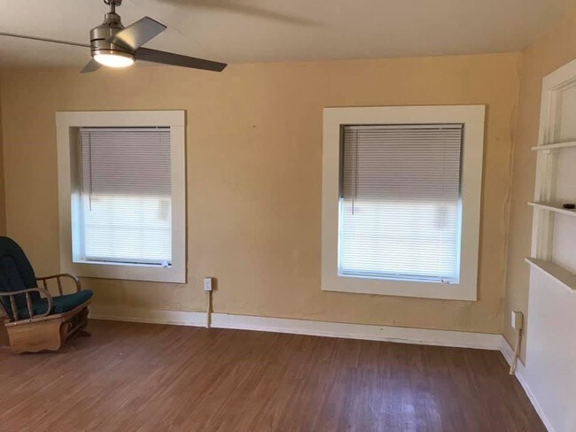 Building Photo - 331 W Wilson Ave