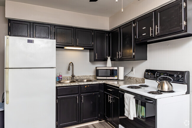 2BR, 1BA - 1,050SF - Kitchen - Ambleside Commons