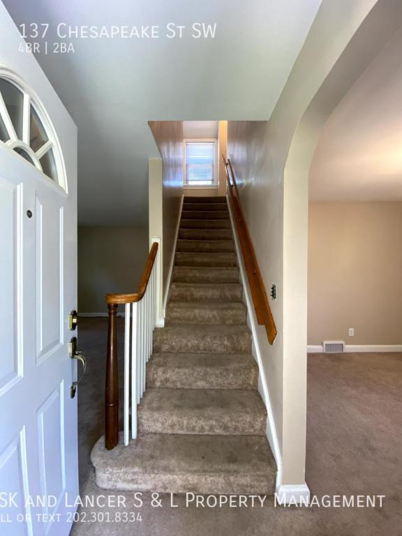 Building Photo - 137 Chesapeake St SW