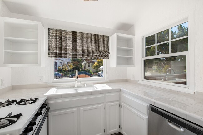 Kitchen - 105 San Clemente St