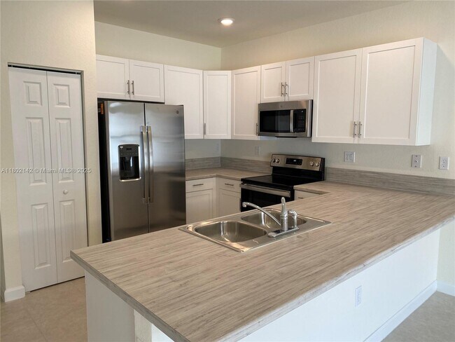 Foto del edificio - 10948 W 32nd Ln