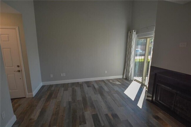 Foto del edificio - 813 W Harwood Rd