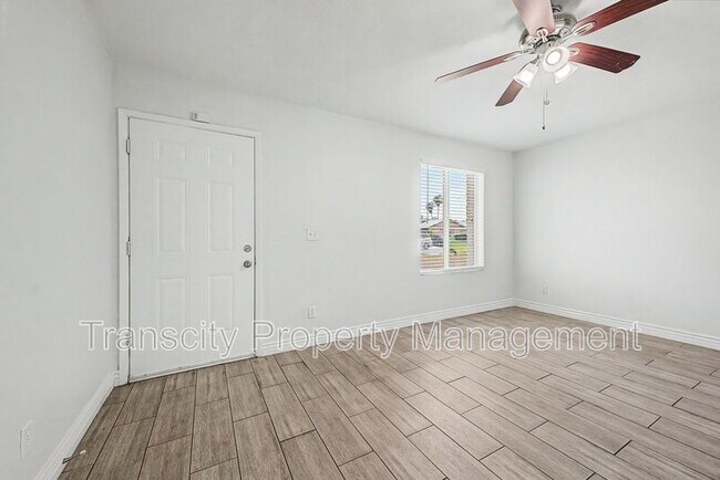 Foto del edificio - 4328 E Saint Catherine Ave