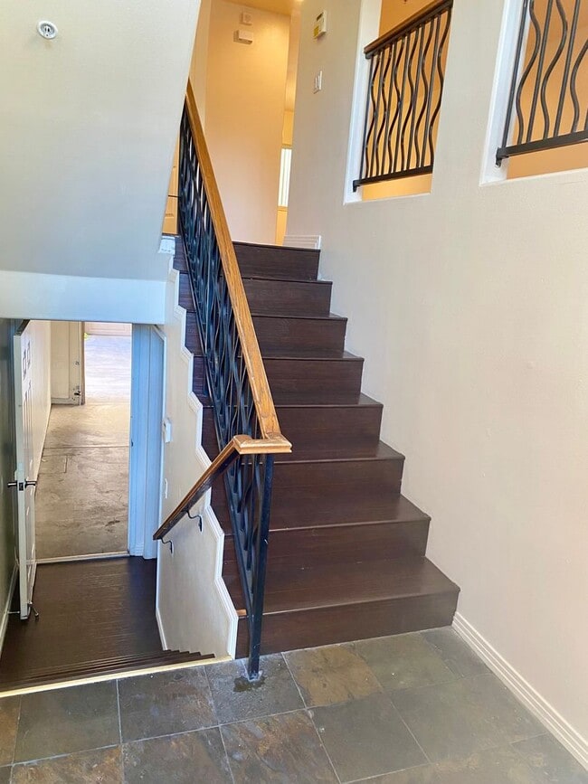 Building Photo - Spacious 4 Bed, 3 Bath Townhouse in Torrance $3,850