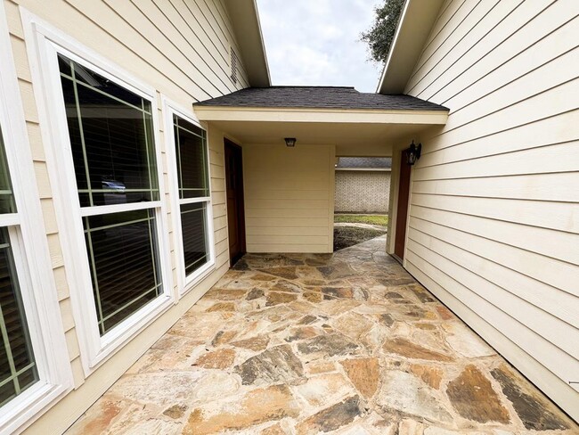 Building Photo - 108 Windward Ct