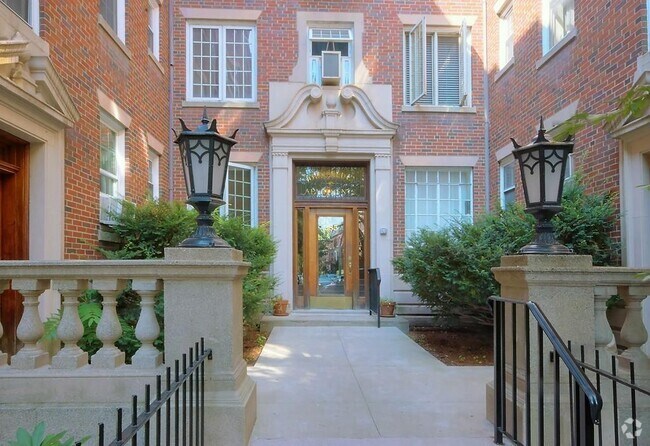 Building Photo - 285 Harvard St