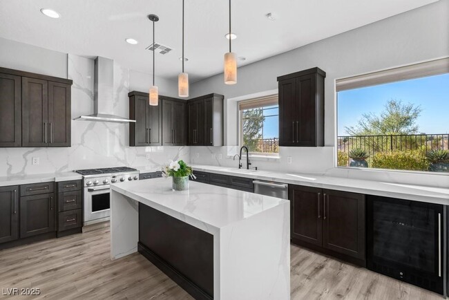 Building Photo - 9161 Tudor Park Pl