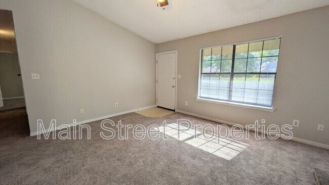 Building Photo - 9345 Chisholm Rd