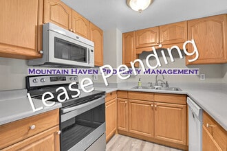 Building Photo - 836 Sleepy Hollow Dr