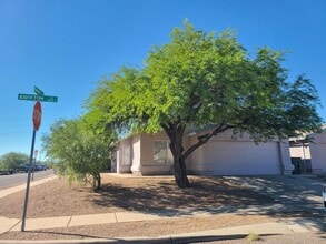 Building Photo - 8896 E Apple Tree Dr