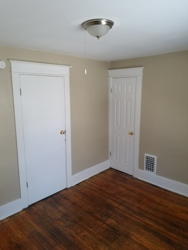 Building Photo - 547 Flint Street