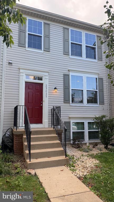 Building Photo - 23065 Potomac Hill Square