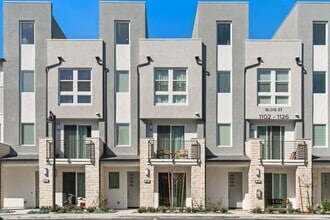 Building Photo - 1118 W Bushell St