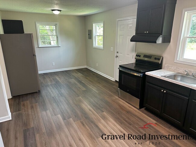 Building Photo - 3 Bedroom 1 Bath Home