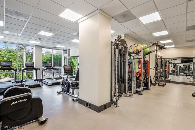 Foto del edificio - 6585 Nicholas Blvd