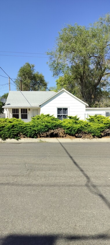 Primary Photo - 701 1/2 Pine Street