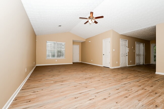 Foto del edificio - 5718 Rockingwood Dr