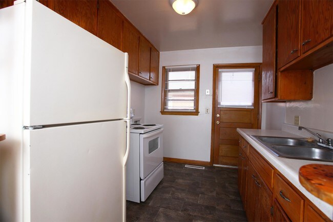 Building Photo - 6442-6446 E Bayley St