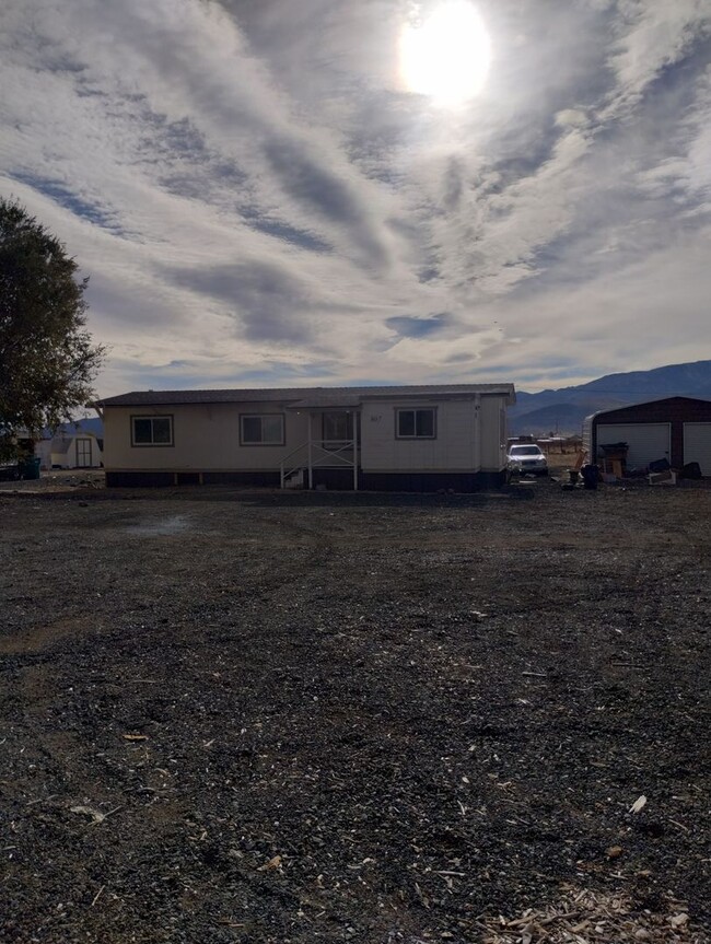 Building Photo - **BRING ALL YOUR PETS-FULLY FENCED-2 MASTE...