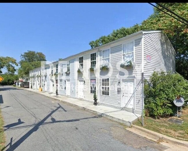 Building Photo - 20 Johnson Pl